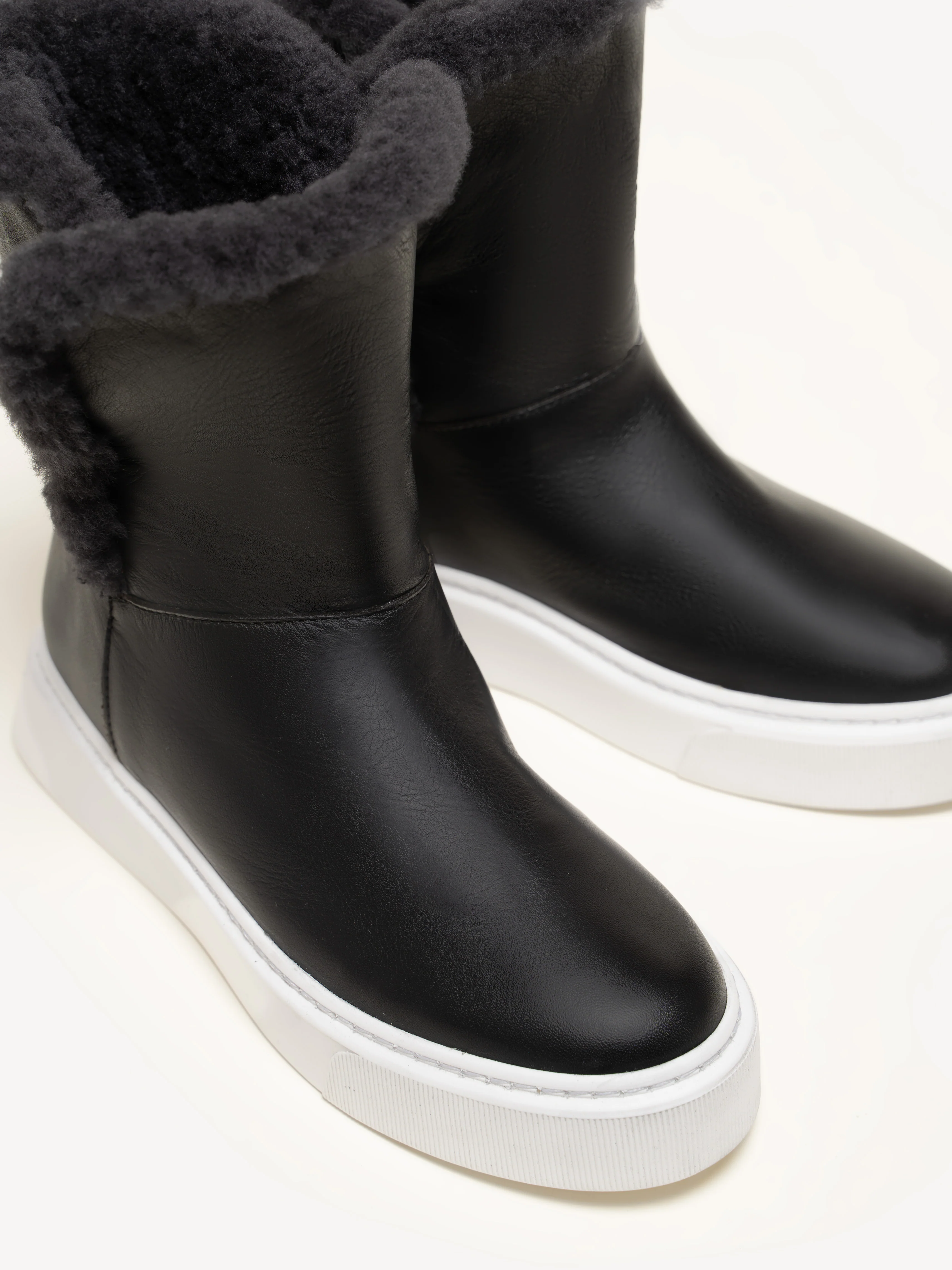 The Fredda Shearling - Image 4